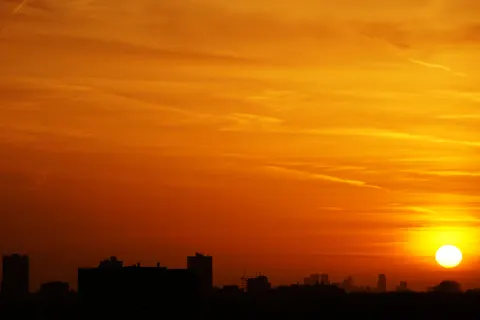 Rooftop View 4K Wallpaper · city · 3840×2560