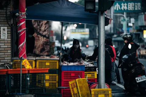 Night Market 4K Wallpaper · city · 3840×2560