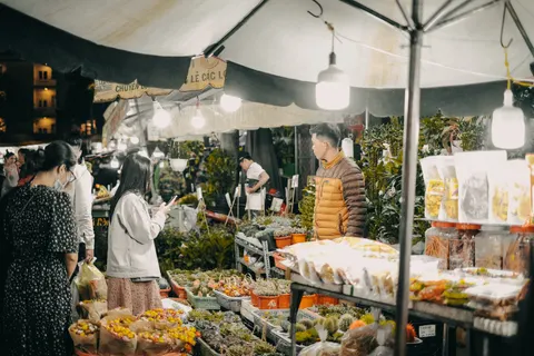 Night Market 4K Wallpaper · city · 3840×2560