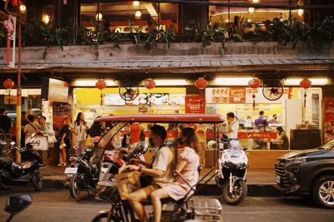 Night Market 4K Wallpaper · city · 3840×2560