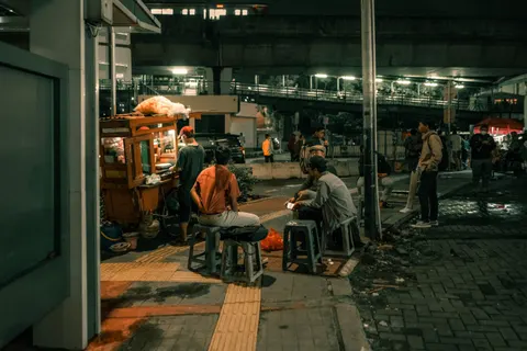 Night Market 4K Wallpaper · city · 3840×2560