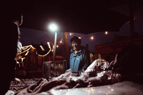 Night Market 4K Wallpaper · city · 3840×2560