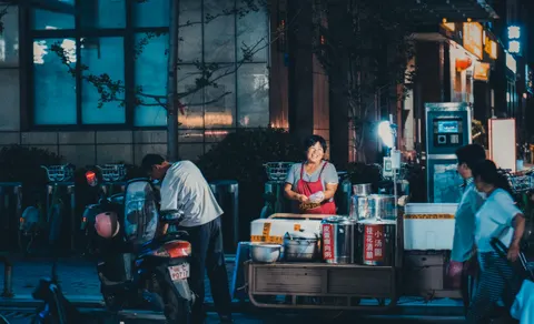 Night Market 4K Wallpaper · city · 3840×2341