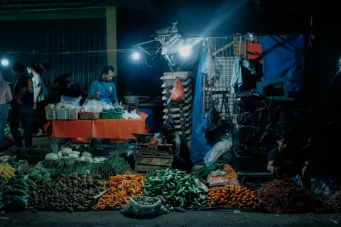 Night Market 4K Wallpaper · city · 3840×2560