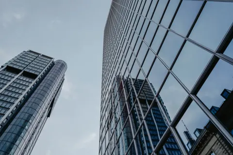 Wolkenkratzer 4K Hintergrundbild · city · 3840×2560