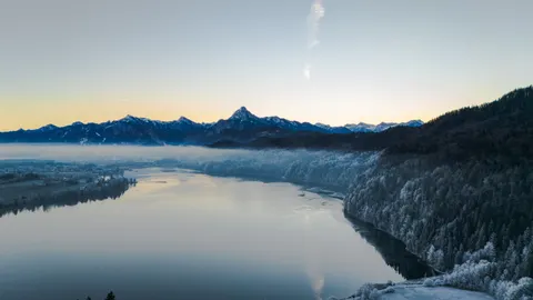 薄雾山湖 4K壁纸 · nature · 3840×2160
