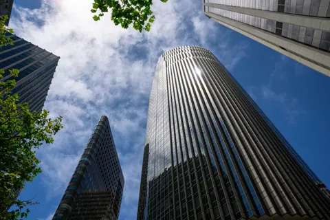 Wolkenkratzer 4K Hintergrundbild · city · 3840×2560