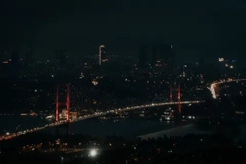 Stadtbrücke 4K Hintergrundbild · city · 3840×2560