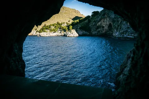समुद्री गुफा 4K वॉलपेपर · ocean · 3840×2560