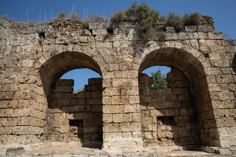 Roman Ruins 4K Wallpaper · architecture · 3840×2560
