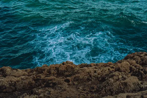 터키석빛 해안 4K 배경화면 · ocean · 3840×2560