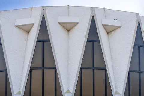 Fondo de pantalla Fachada futurista 4K · architecture · 3840×2560