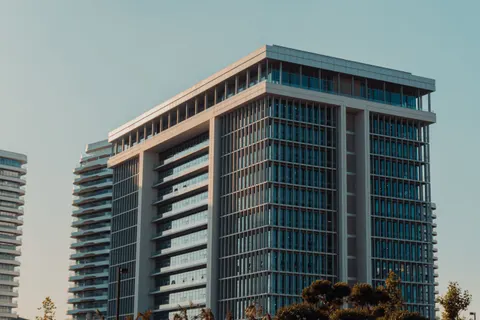 미래적 파사드 4K 배경화면 · architecture · 3840×2560