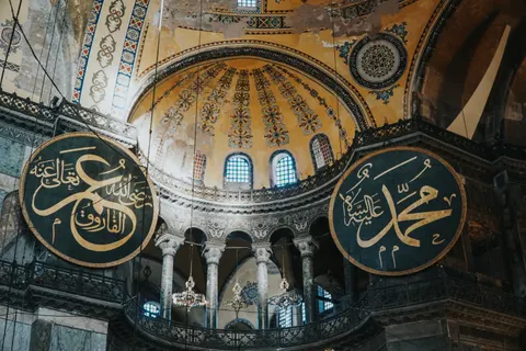خلفية قبة زجاجية بدقة 4K · architecture · 3840×2560
