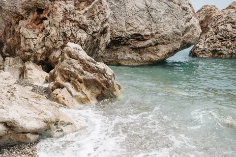 Türkisfarbene Küste 4K Hintergrundbild · ocean · 3840×2563