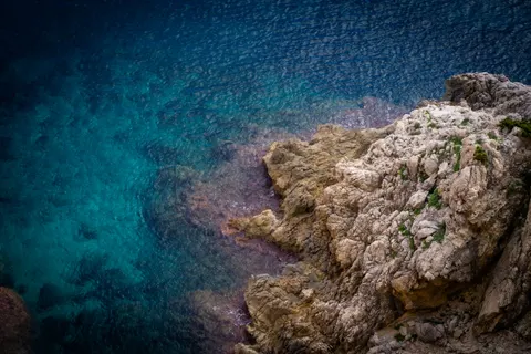 Türkisfarbene Küste 4K Hintergrundbild · ocean · 3840×2560