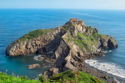 Cliff Lighthouse 4K Wallpaper · architecture · 3840×2560