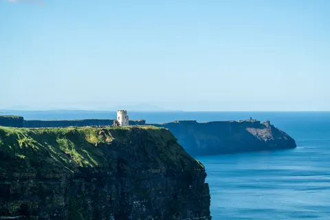 Cliff Lighthouse 4K Wallpaper · architecture · 3840×2560