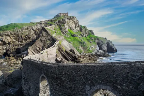 Cliff Lighthouse 4K Wallpaper · architecture · 3840×2560