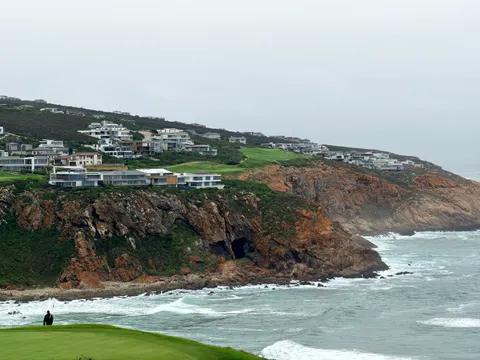 Cliff Lighthouse 4K Wallpaper · architecture · 3840×2880