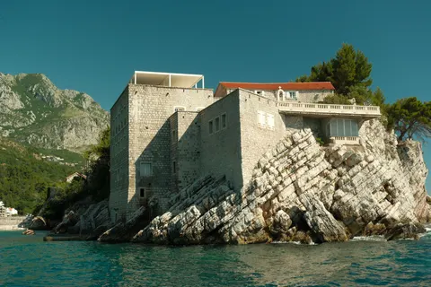 Cliff Lighthouse 4K Wallpaper · architecture · 3840×2560