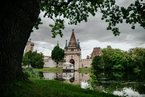 Medieval Castle 4K Wallpaper · architecture · 3840×2561