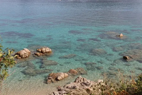 خلفية ساحل فيروزي بدقة 4K · ocean · 3840×2560