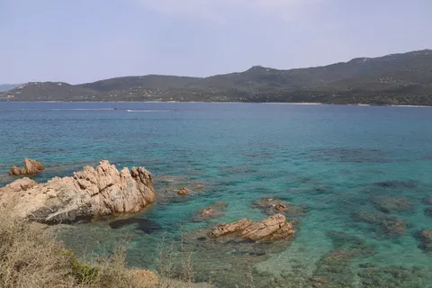 Türkisfarbene Küste 4K Hintergrundbild · ocean · 3840×2560