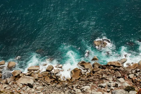 Türkisfarbene Küste 4K Hintergrundbild · ocean · 3840×2560