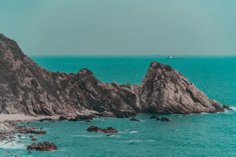 Türkisfarbene Küste 4K Hintergrundbild · ocean · 3840×2561
