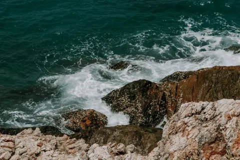 Türkisfarbene Küste 4K Hintergrundbild · ocean · 3840×2560