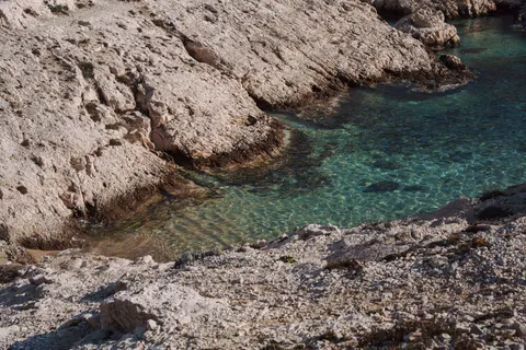 Türkisfarbene Küste 4K Hintergrundbild · ocean · 3840×2560