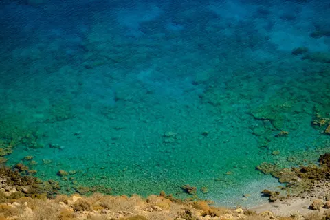 خلفية ساحل فيروزي بدقة 4K · ocean · 3840×2560