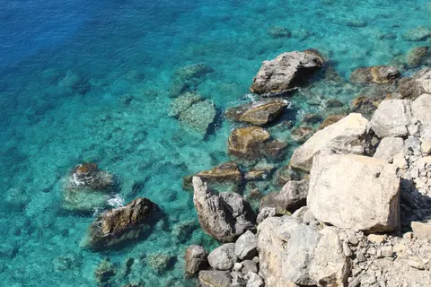 Türkisfarbene Küste 4K Hintergrundbild · ocean · 3840×2560