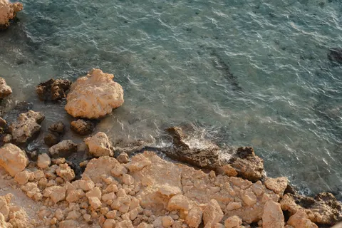 خلفية ساحل فيروزي بدقة 4K · ocean · 3840×2560