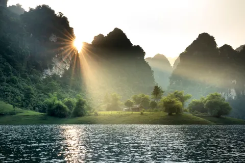 Обои Туманное горное озеро 4K · nature · 3840×2561