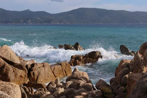 خلفية ساحل فيروزي بدقة 4K · ocean · 3840×2560