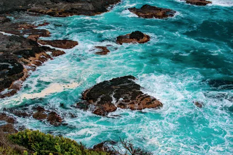 터키석빛 해안 4K 배경화면 · ocean · 3840×2560