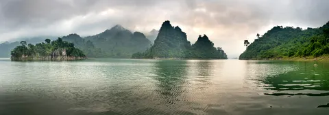 薄雾山湖 4K壁纸 · nature · 3840×1357