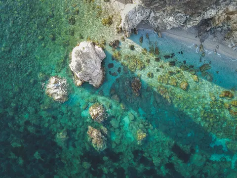 터키석빛 해안 4K 배경화면 · ocean · 3840×2880