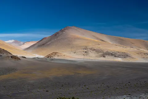 पहाड़ 4K वॉलपेपर · mountains · 3840×2560