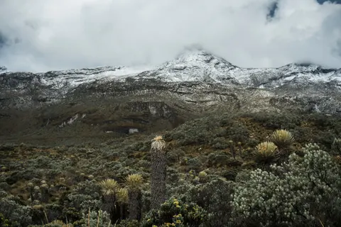 山 4K壁紙 · mountains · 3840×2560