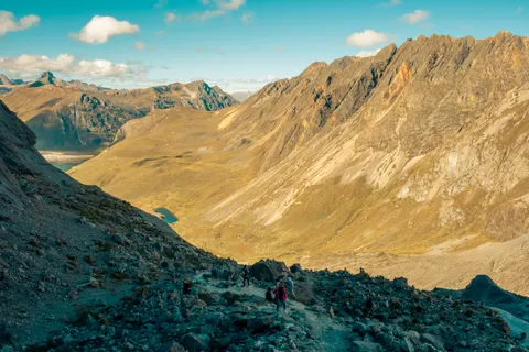 पहाड़ 4K वॉलपेपर · mountains · 3840×2560