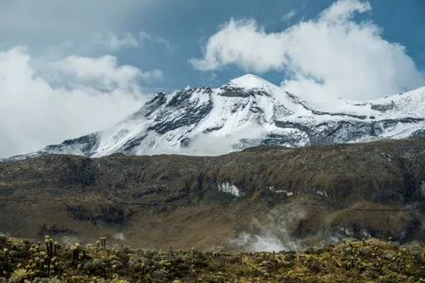 Wallpaper Pegunungan 4K · mountains · 3840×2560