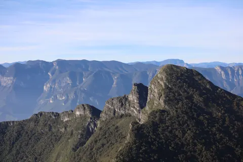 पहाड़ 4K वॉलपेपर · mountains · 3840×2560