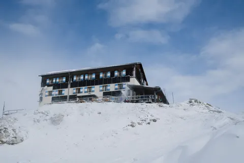 Mountain Cabin 4K Wallpaper · mountains · 3840×2560