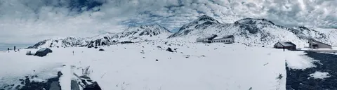 山脉 4K壁纸 · mountains · 3840×1023