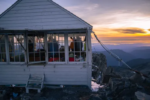 Mountain Cabin 4K Wallpaper · mountains · 3840×2560