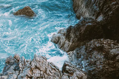 Türkisfarbene Küste 4K Hintergrundbild · ocean · 3840×2560