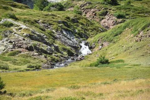 Valley Waterfall 4K Wallpaper · mountains · 3840×2560
